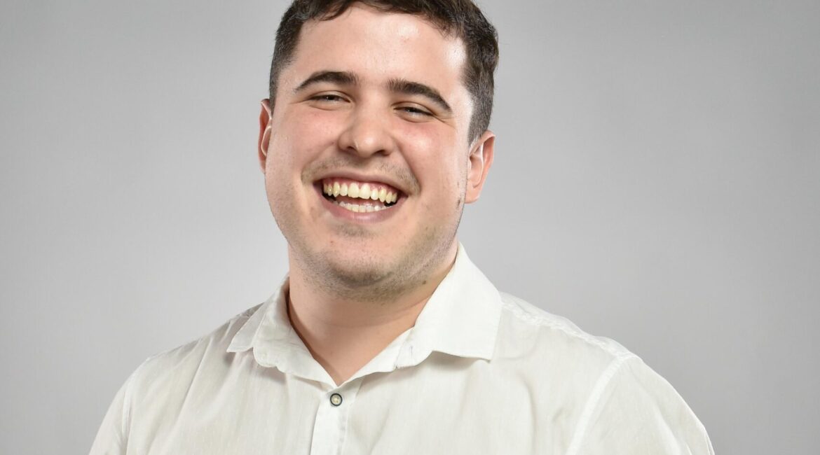 Palestra: “Lidere a Si Mesmo Antes de Mudar o Mundo” com George Bastos – Presidente do IFL Recife e Sócio da Atlas Hub Nesta palestra inspiradora, George Bastos convida os jovens do Araripe a repensarem o verdadeiro significado da liderança — não como autoridade, mas como autonomia, propósito e responsabilidade. Com base em sua trajetória no movimento de liberdade e inovação, George mostra como a liderança começa dentro de cada um, quando transformamos ideias em ação, princípios em atitudes e sonhos em projetos reais. Uma conversa direta, prática e provocadora sobre liderança jovem, protagonismo e o poder da liberdade para gerar impacto positivo na comunidade e na própria vida.